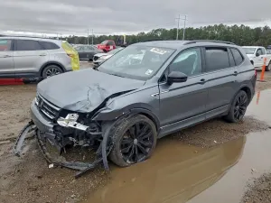 Volkswagen Tiguan SE 2.0L 4 2021