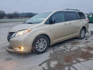 Toyota Sienna XLE 3.5L 6 2011