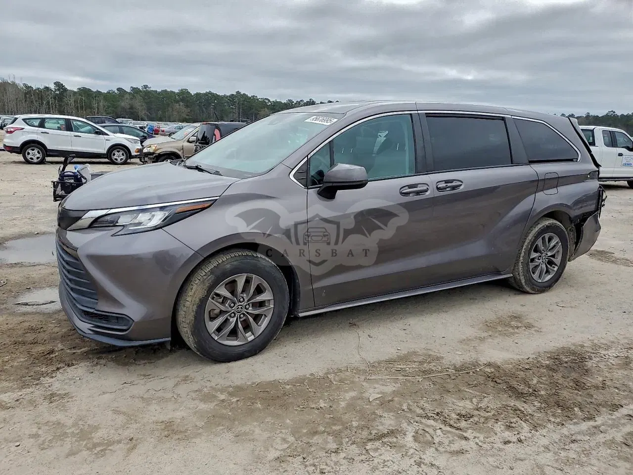 Toyota Sienna LE 2.5L 4 2022