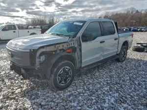Ford F-150 LIGHTNING PRO 2023