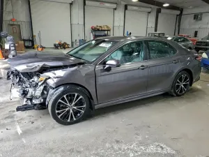 Toyota Camry SE 2.5L 4 2020