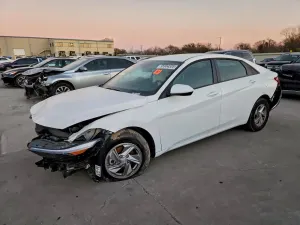 Hyundai Elantra SE 2.0L 4 2025