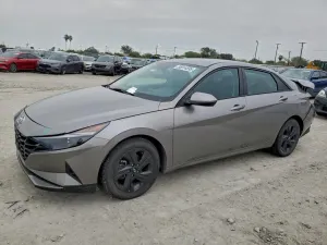 Hyundai Elantra SEL 2.0L 4 2021