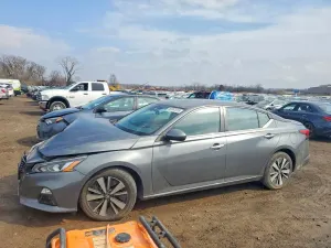 Nissan Altima SV 2.5L 4 2021