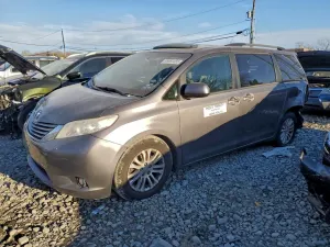 Toyota Sienna XLE 3.5L 6 2014