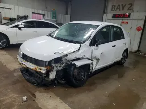 Nissan Versa S 1.8L 4 2010