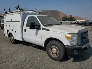 Ford F-350 SUPER DUTY 6.2L 8 2013