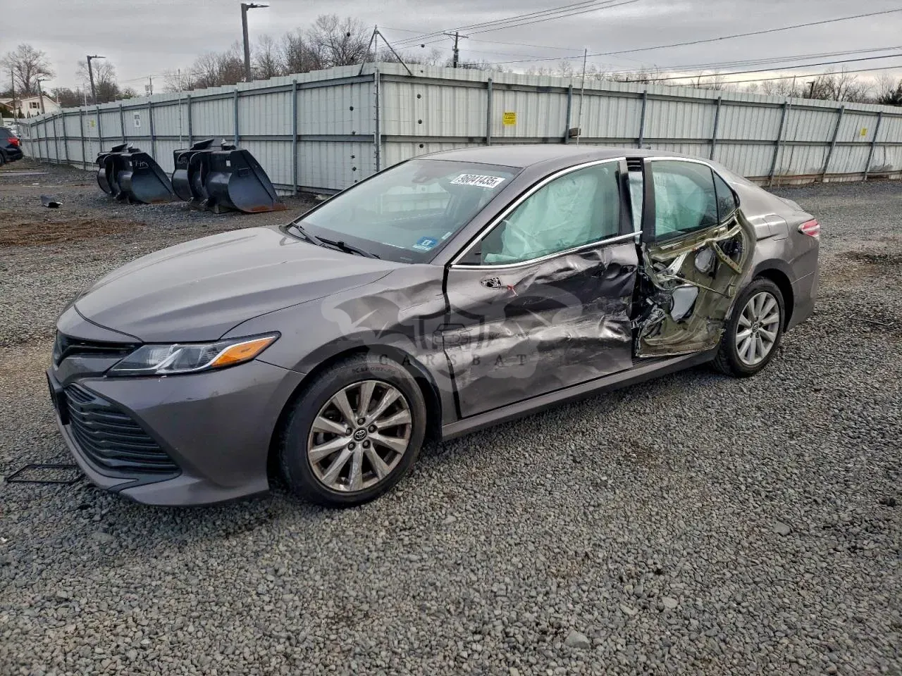 Toyota Camry LE 2.5L 4 2020