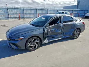 Hyundai Elantra 2.0L 4 2025