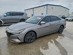 Hyundai Elantra SEL 2.0L 4 2022
