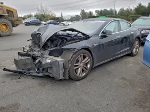 Tesla Model S 2015