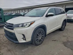 Toyota Highlander SE 3.5L 6 2017