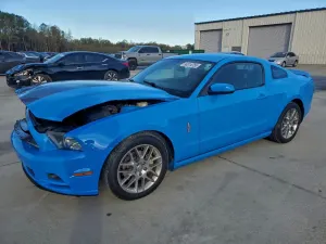 Ford Mustang 3.7L 6 2013