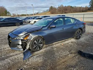 Nissan Altima SV 2.5L 4 2021