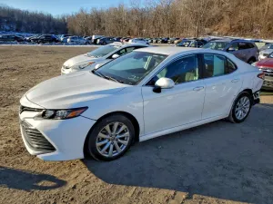 Toyota Camry LE 2.5L 4 2020