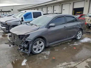 Toyota Corolla BASE 1.8L 4 2013
