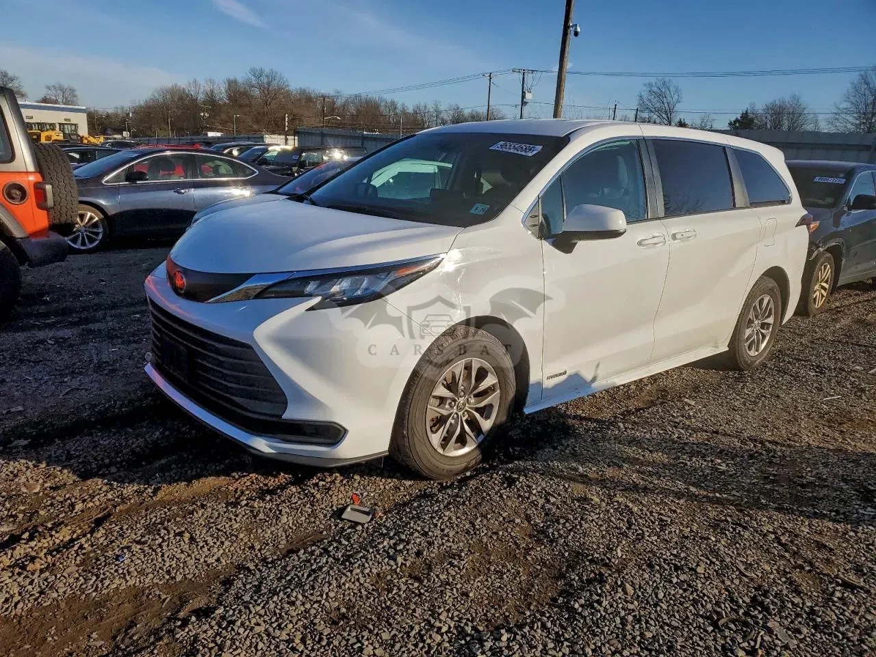 Toyota Sienna LE 2.5L 4 2021