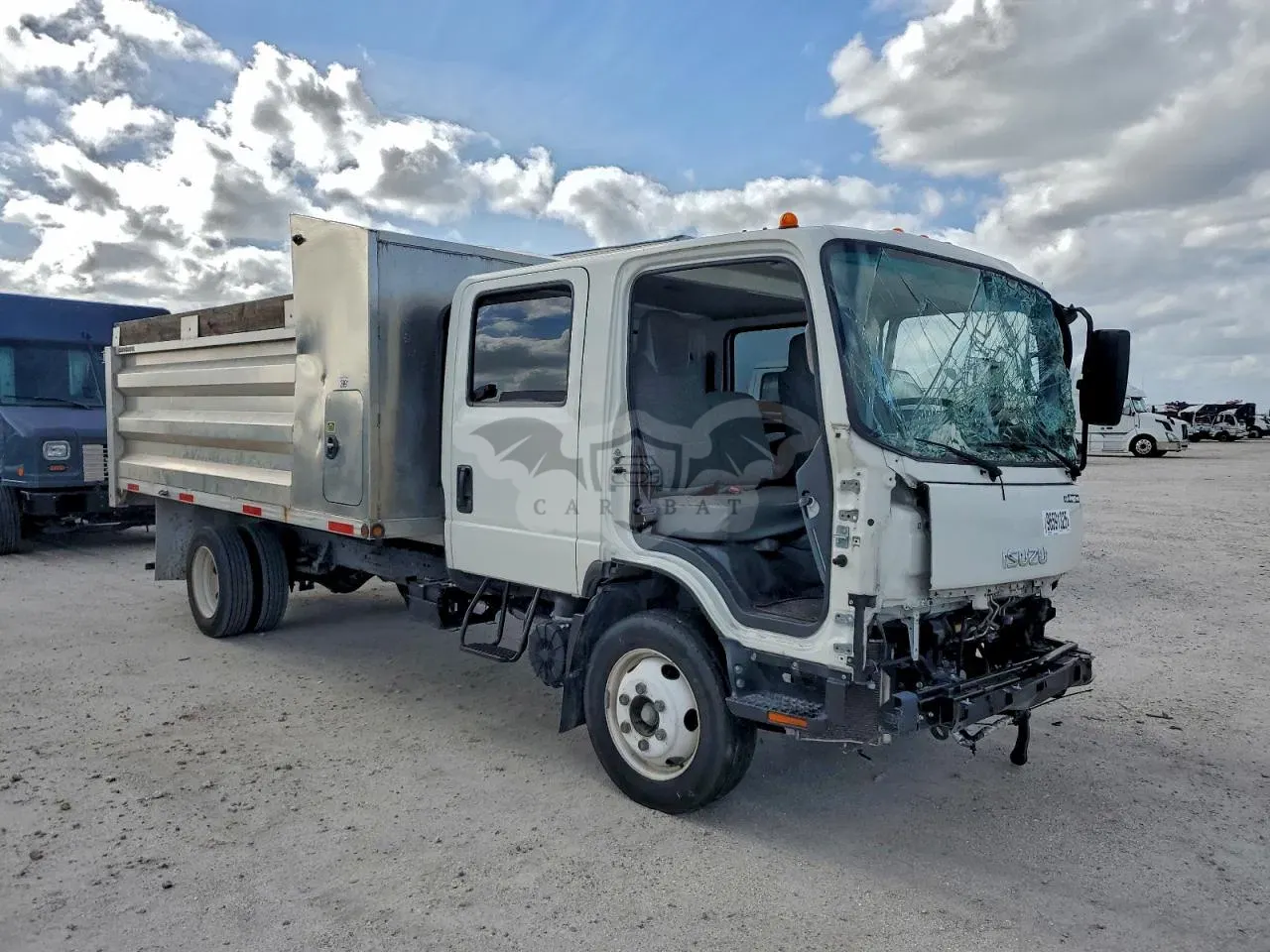 Isuzu NPR 6.6L 8 2024