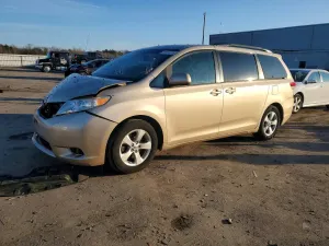 Toyota Sienna LE 3.5L 6 2014