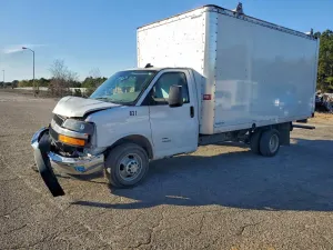 Chevrolet Express 6.6L 8 2024