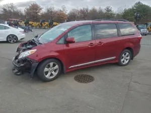 Toyota Sienna LE 3.5L 6 2020