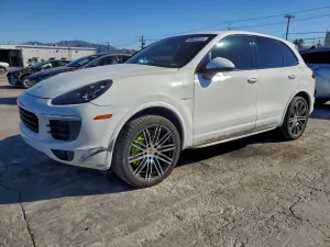 Porsche Cayenne SE HYBRID PLATINUM 3.0L 6 2017