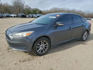 Ford Focus SE 2.0L 4 2015
