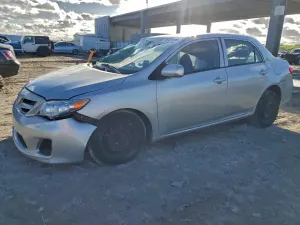 Toyota Corolla BASE 1.8L 4 2013