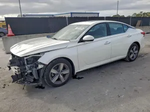 Nissan Altima SV 2.5L 4 2019