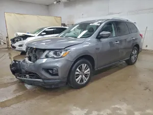 Nissan Pathfinder S 3.5L 6 2019