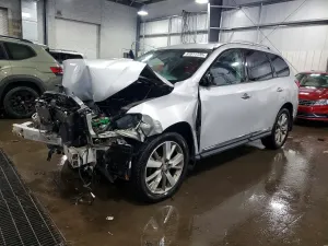 Nissan Pathfinder S 3.5L 6 2014