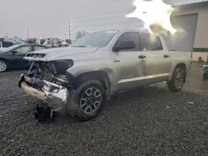 Toyota Tundra CREWMAX SR5 5.7L 8 2021