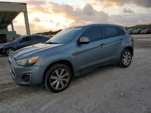 Mitsubishi Outlander ES 2.0L 4 2015