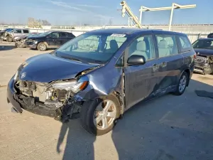 Toyota Sienna 3.5L 6 2015