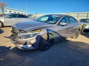 Hyundai Elantra SEL 2.0L 4 2023