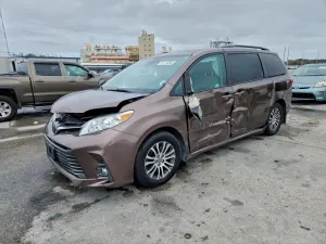 Toyota Sienna XLE 3.5L 6 2020