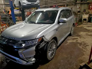 Mitsubishi Outlander 2.4L 4 2022