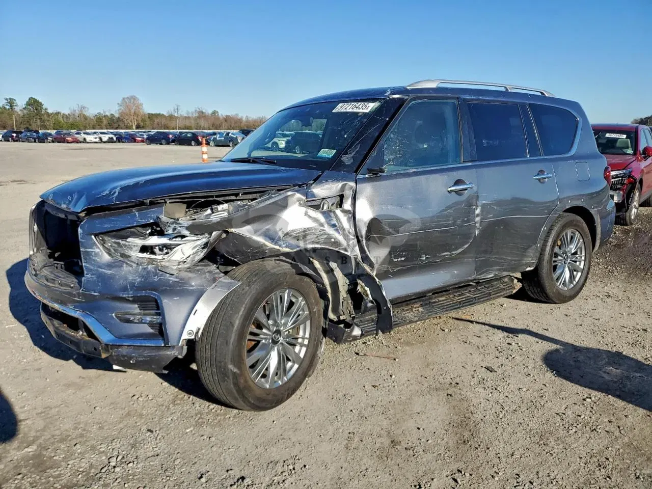 Infiniti QX80 LUXE 5.6L 8 2021