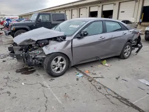 Hyundai Elantra SE 2.0L 4 2023