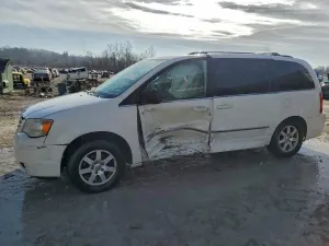 Chrysler Town & Country TOURING 3.8L 6 2010