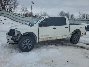 Nissan Titan S 5.6L 8 2015