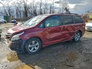 Toyota Sienna LE 3.5L 6 2019