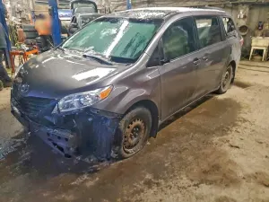Toyota Sienna 3.5L 6 2016