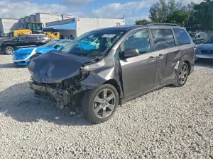 Toyota Sienna SE 3.5L 6 2018