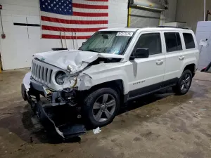 Jeep Patriot LATITUDE 2.4L 4 2015