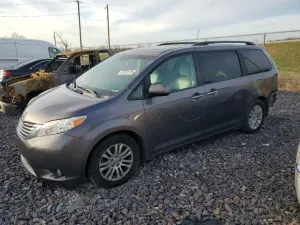Toyota Sienna 3.5L 6 2015