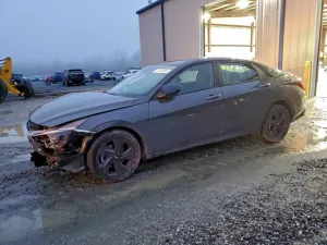 Hyundai Elantra SEL 2.0L 4 2023