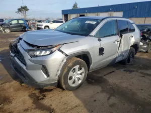 Toyota Rav4 LE 2.5L 4 2021