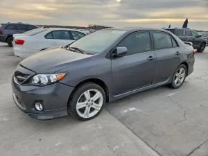 Toyota Corolla BASE 1.8L 4 2013