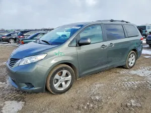 Toyota Sienna LE 3.5L 6 2011